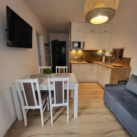 Modrzewiowa Enklawa * Debina (Ustka)