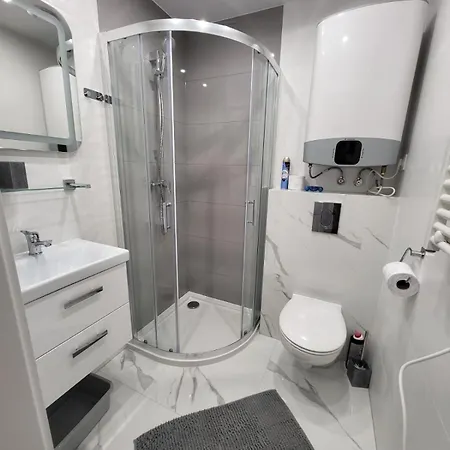 Modrzewiowa Enklawa * Debina (Ustka)