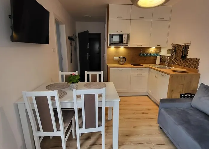 Modrzewiowa Enklawa * Debina (Ustka)